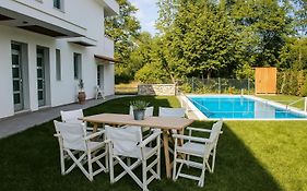 Aristotelia Gi Ikies - Olympiada Poolside Retreats